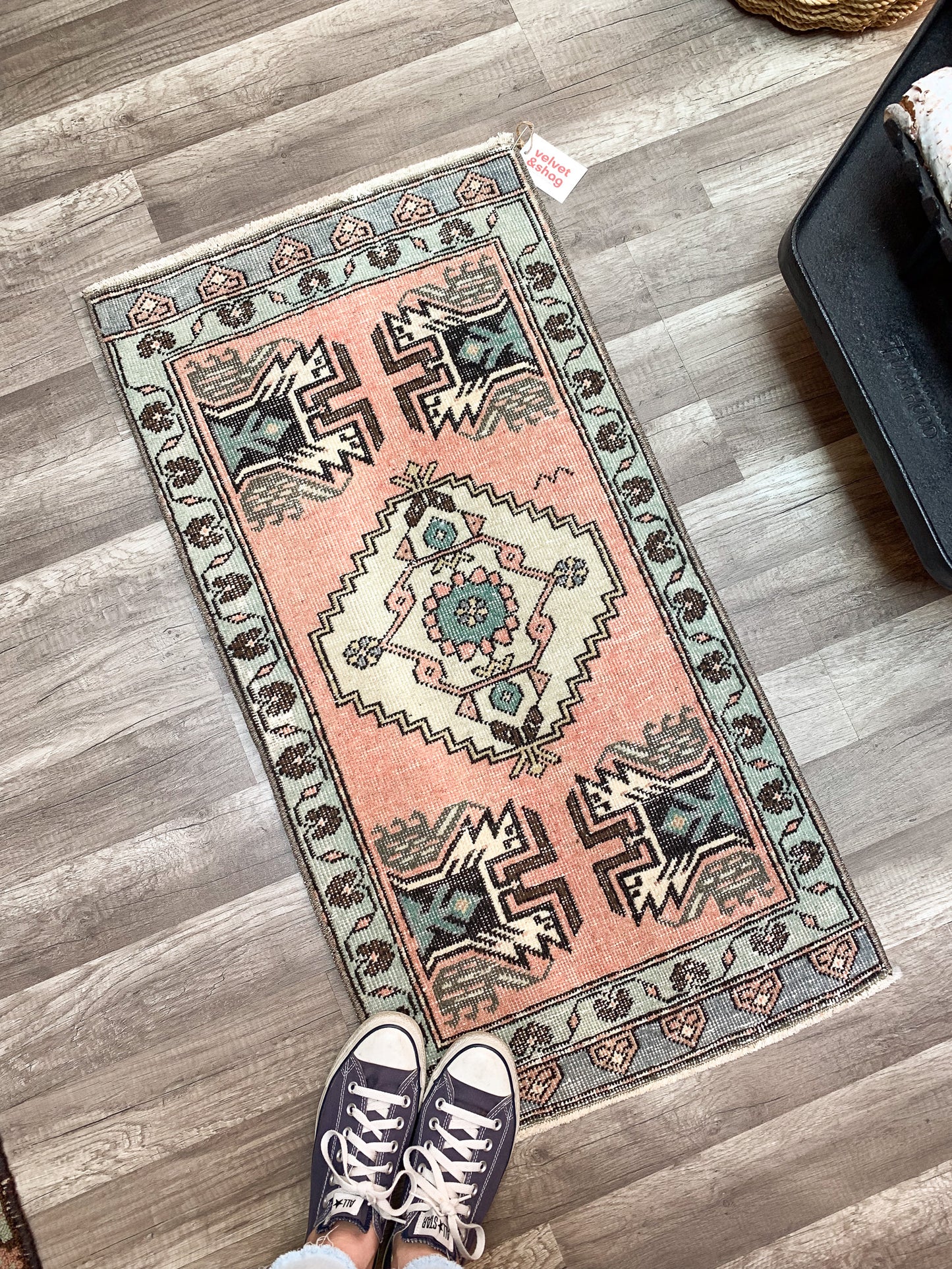 No. 618 - 1.7' x 3.4' Vintage Turkish Mini Rug