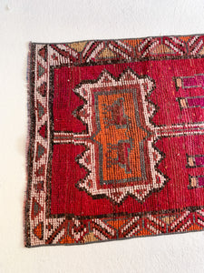 No. R1067 - 2.7' x 9.4' Vintage Turkish Herki Runner Rug