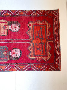 No. R1067 - 2.7' x 9.4' Vintage Turkish Herki Runner Rug