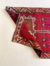 Load image into Gallery viewer, No. R1067 - 2.7&#39; x 9.4&#39; Vintage Turkish Herki Runner Rug
