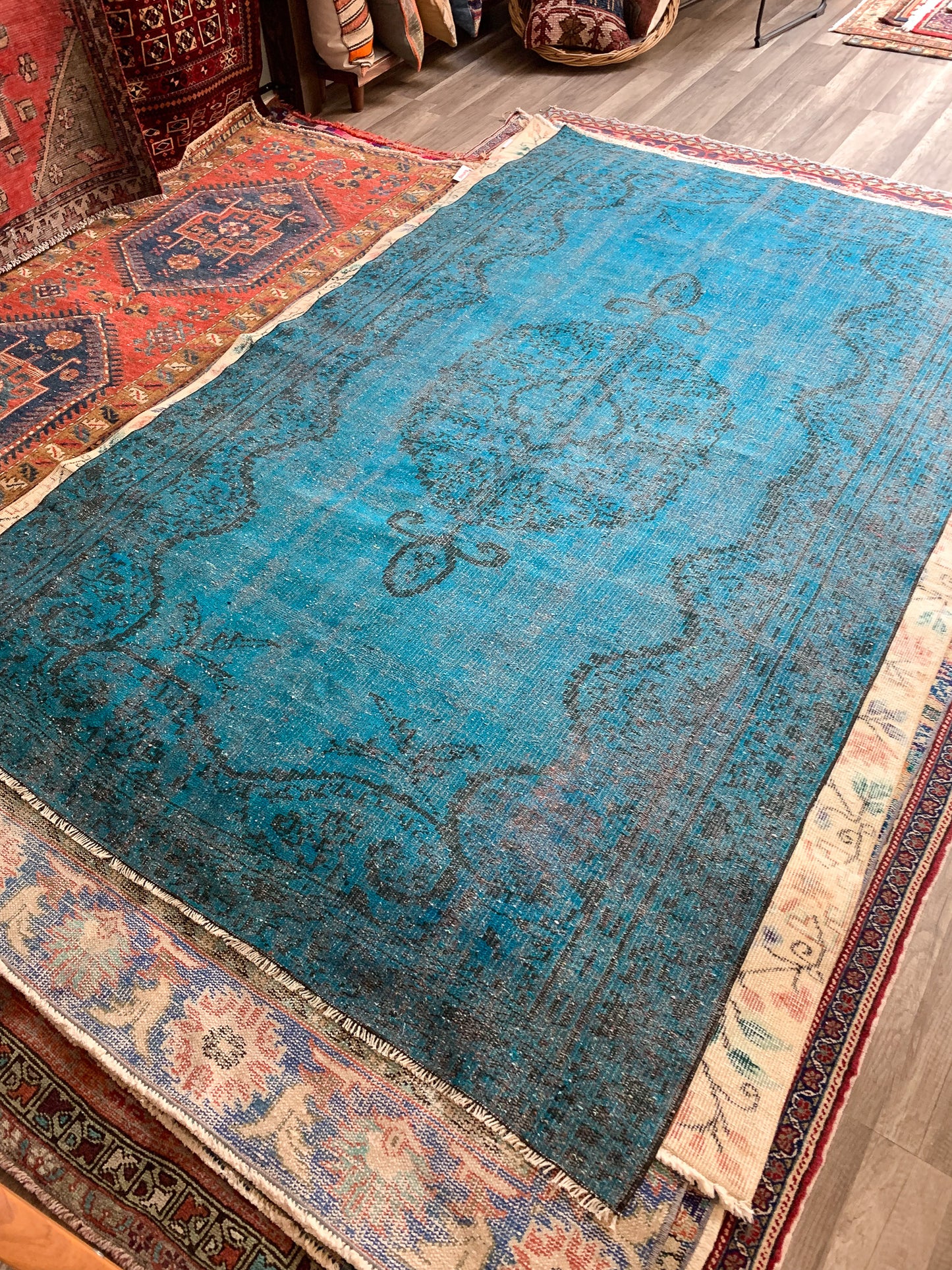 No. A1123 - 5.2' x 8.6' Vintage Turkish Area Rug