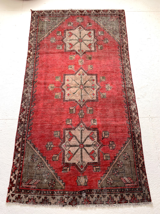 No. A1071 - 3.3' x 6.2' Vintage Turkish Area Rug