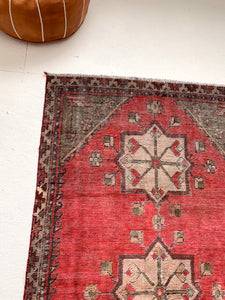 No. A1071 - 3.3' x 6.2' Vintage Turkish Area Rug
