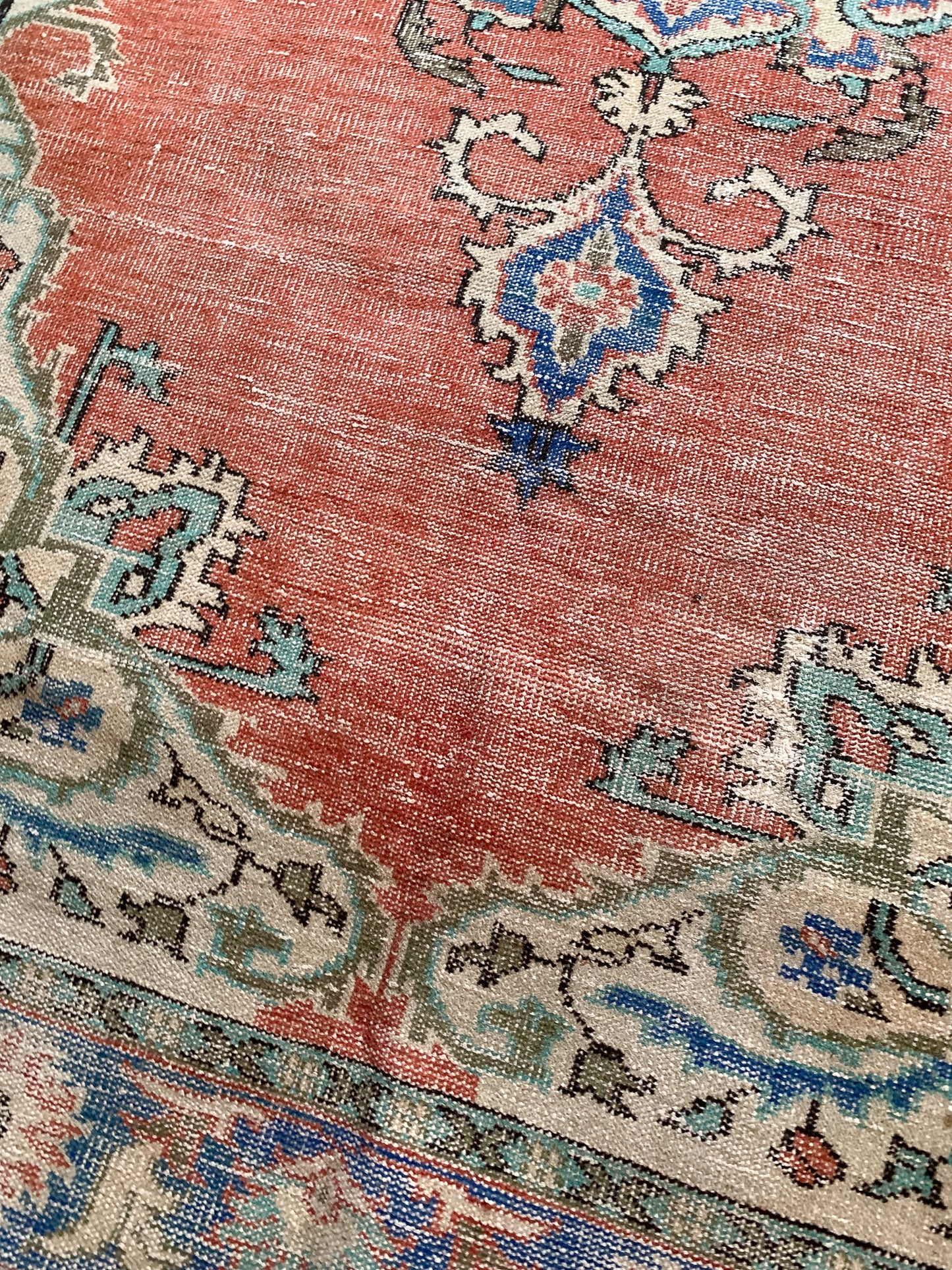 No. A1125 - 5.6' x 9.4' Vintage Turkish Area Rug