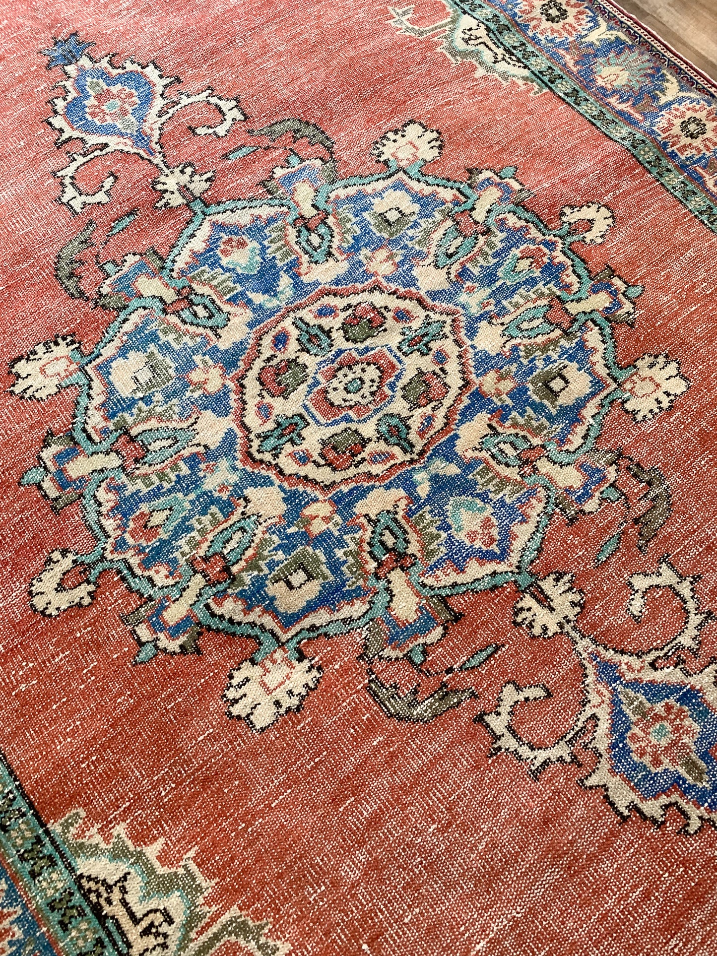 No. A1125 - 5.6' x 9.4' Vintage Turkish Area Rug