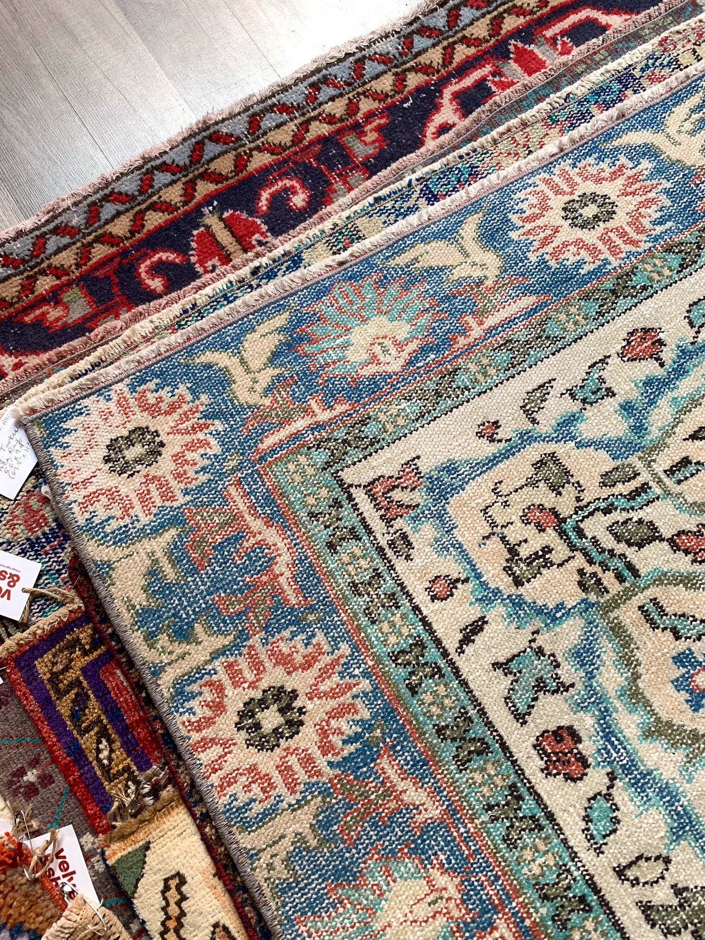 No. A1125 - 5.6' x 9.4' Vintage Turkish Area Rug