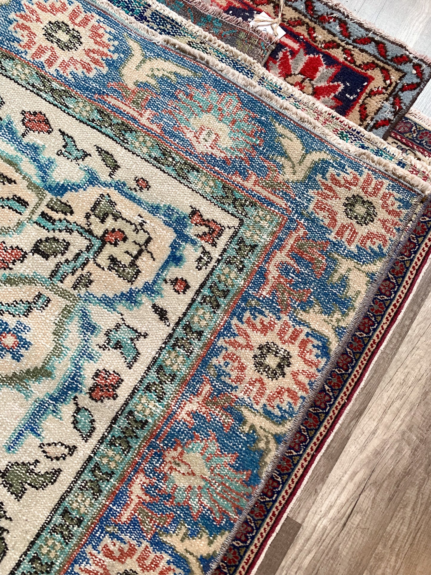 No. A1125 - 5.6' x 9.4' Vintage Turkish Area Rug