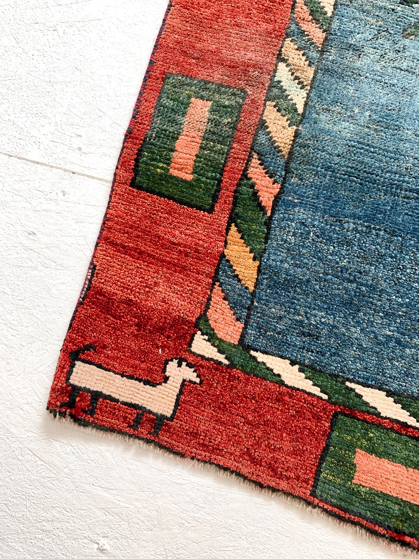 No. R1069 - 2.7' x 4.8' Vintage Persian Gabbeh Runner Rug