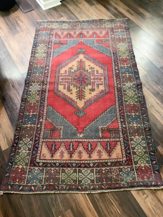 Vintage Turkish Area Rug No. A1182 - 3.8' x 6.4'