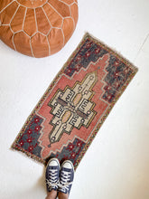 Load image into Gallery viewer, No. 560 - 1.5&#39; x 3.2&#39; Vintage Turkish Mini Rug
