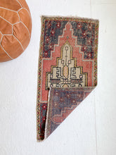 Load image into Gallery viewer, No. 560 - 1.5&#39; x 3.2&#39; Vintage Turkish Mini Rug
