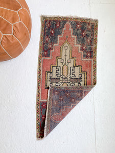 No. 560 - 1.5' x 3.2' Vintage Turkish Mini Rug