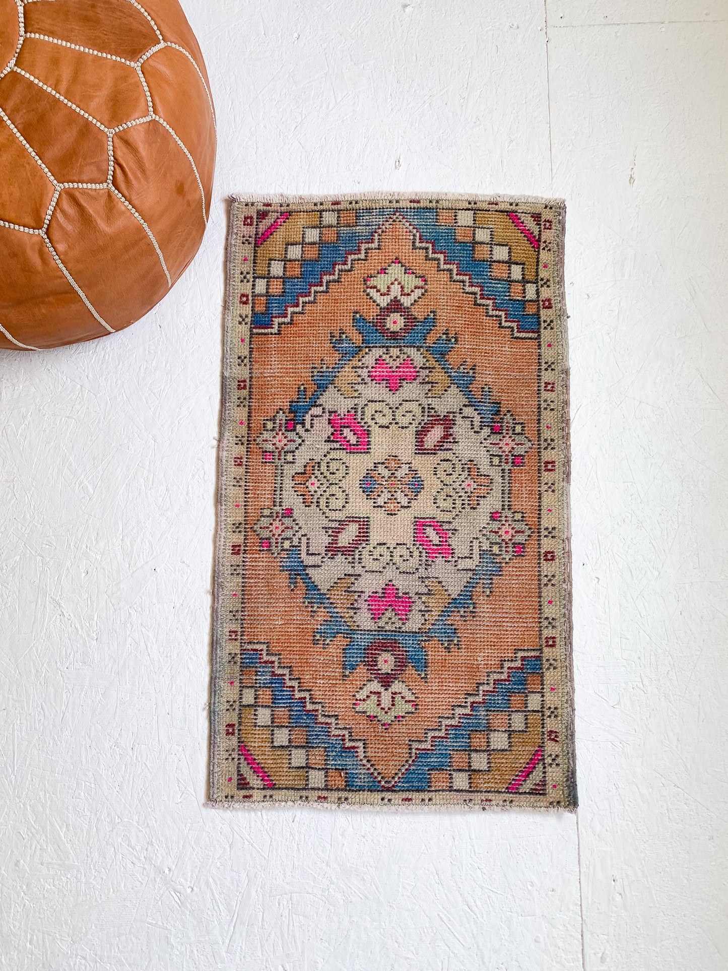 No. 561 - 1.6' x 2.8' Vintage Turkish Mini Rug