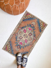 Load image into Gallery viewer, No. 561 - 1.6&#39; x 2.8&#39; Vintage Turkish Mini Rug
