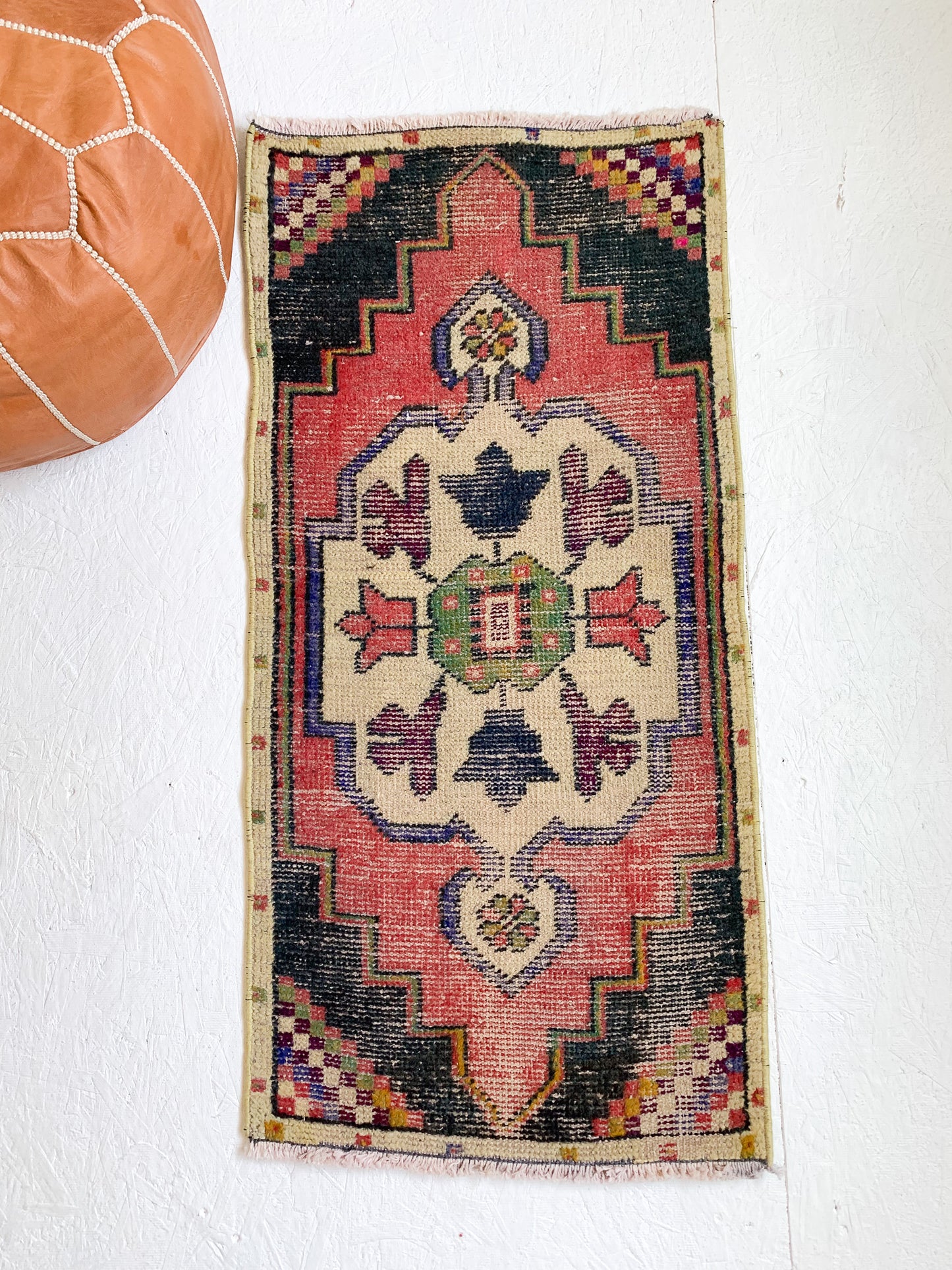 Reserved for Julia - No. 562 - 1.6' x 3.4' Vintage Turkish Mini Rug