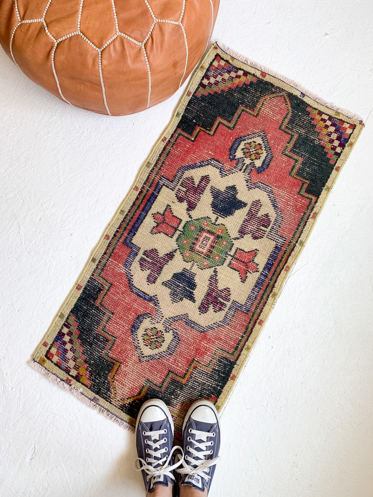 Reserved for Julia - No. 562 - 1.6' x 3.4' Vintage Turkish Mini Rug