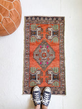 Load image into Gallery viewer, No. 563 - 1.6&#39; x 3.2&#39; Vintage Turkish Mini Rug
