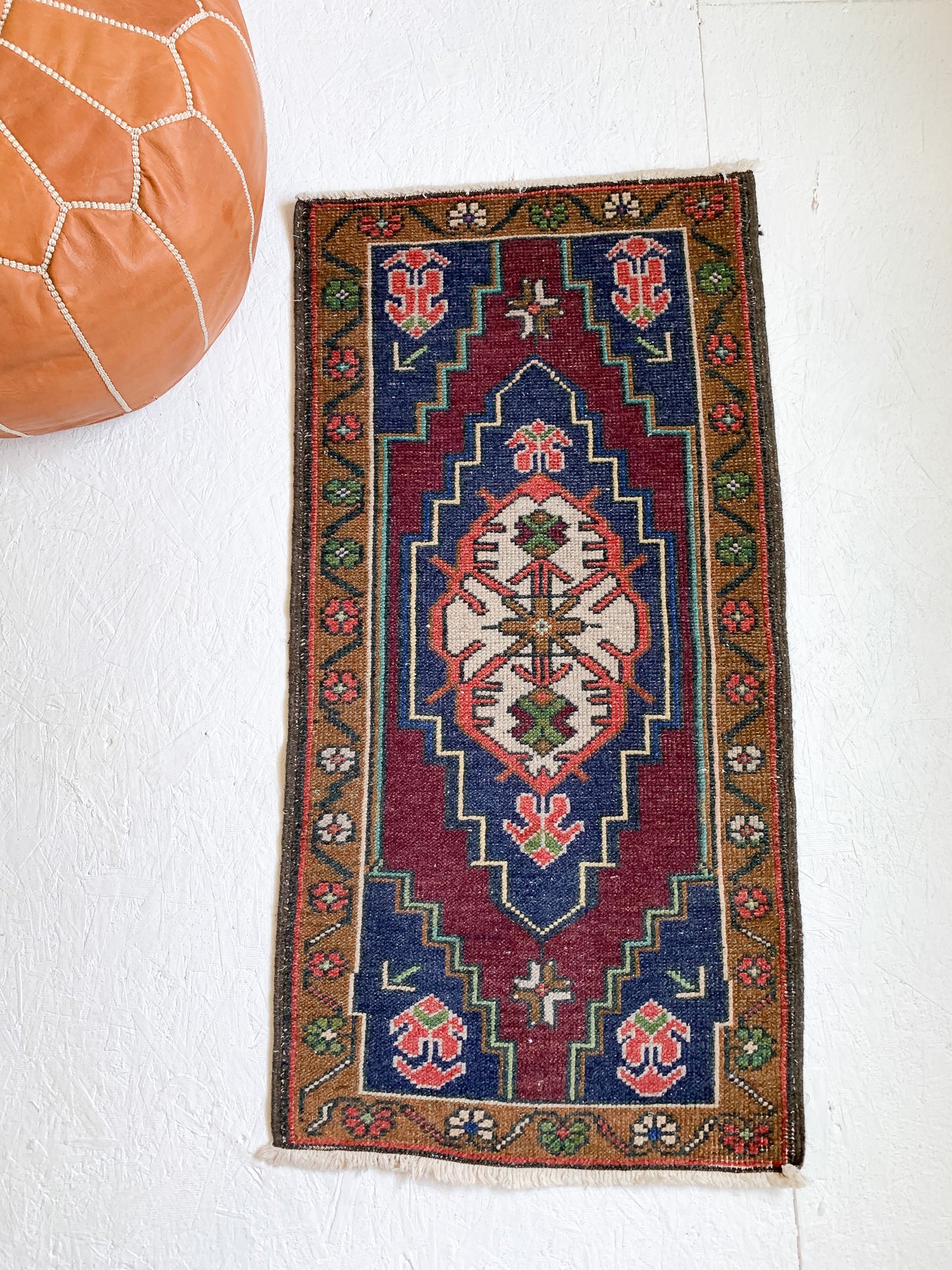 No. 564 - 1.7' x 3.4' Vintage Turkish Mini Rug