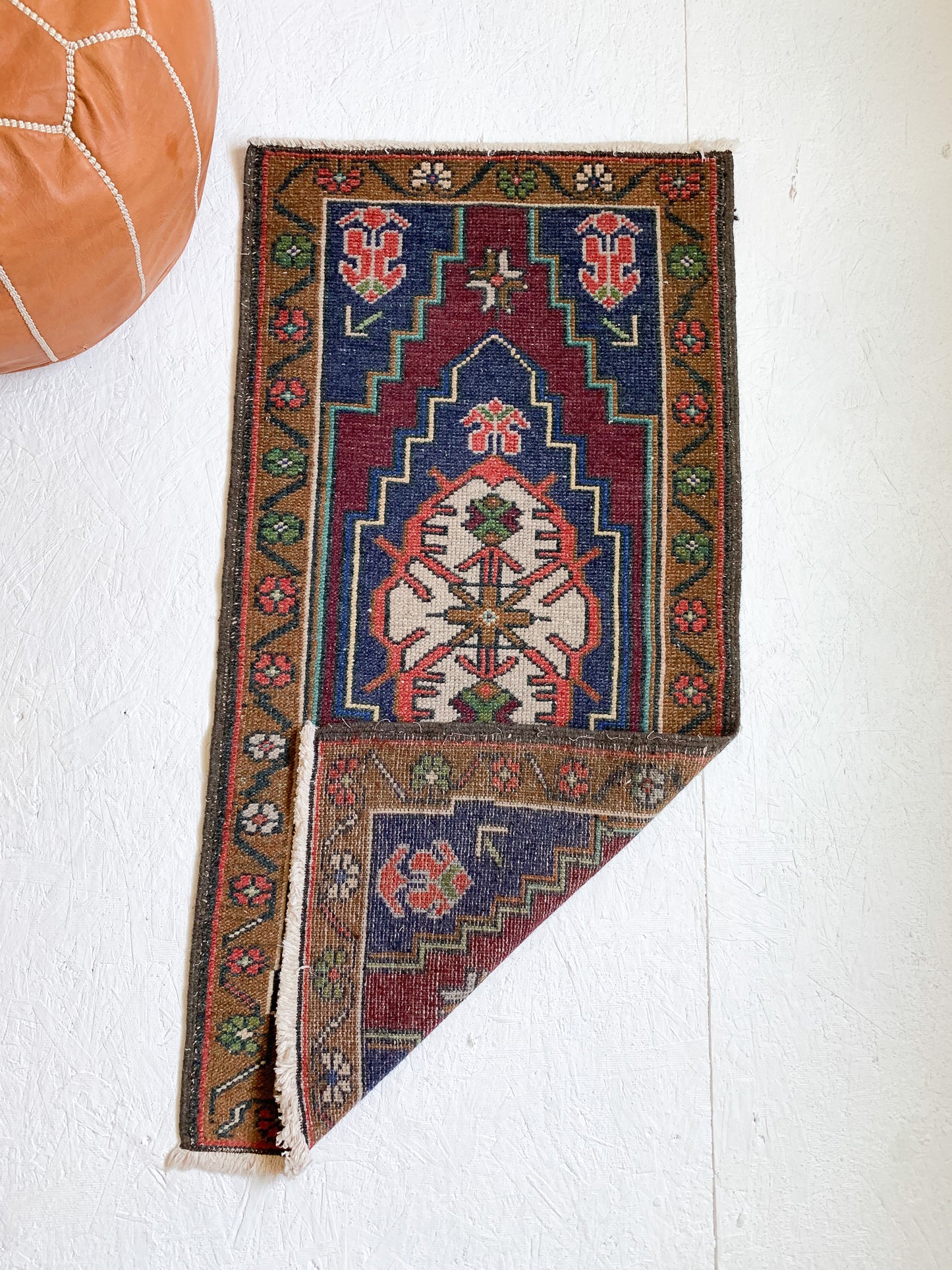 No. 564 - 1.7' x 3.4' Vintage Turkish Mini Rug