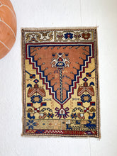 Load image into Gallery viewer, No. 565 - 2.0&#39; x 2.8&#39; Vintage Turkish Mini Rug
