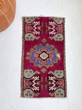 Load image into Gallery viewer, No. 566 - 1.5&#39; x 2.8&#39; Vintage Turkish Mini Rug
