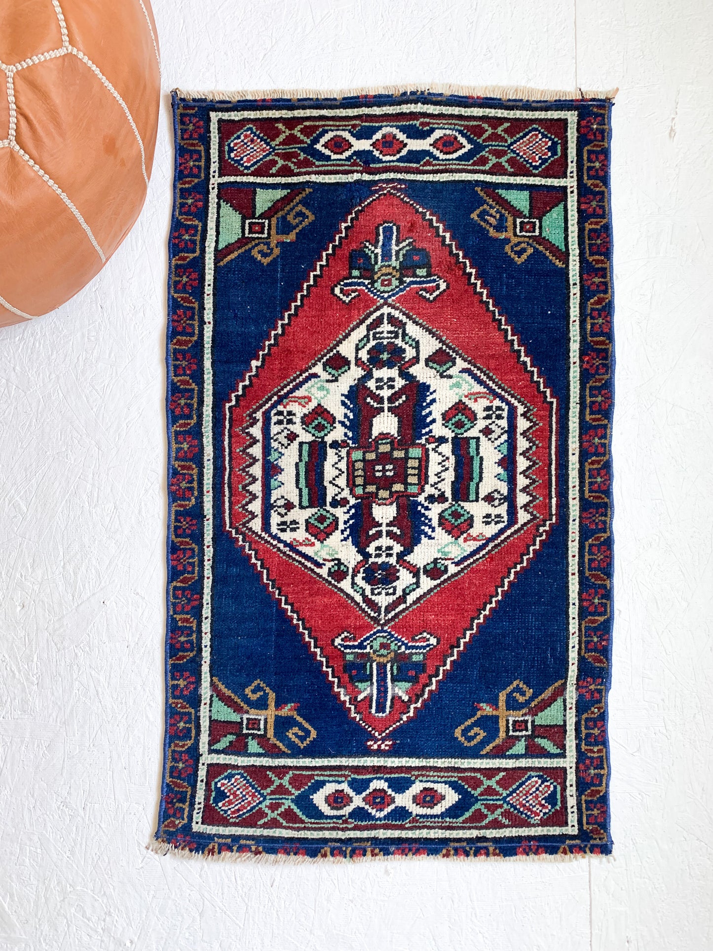 No. 567 - 1.7' x 3.0' Vintage Turkish Mini Rug