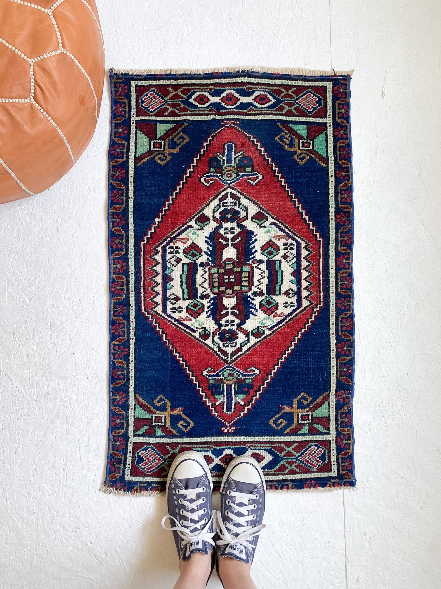 No. 567 - 1.7' x 3.0' Vintage Turkish Mini Rug