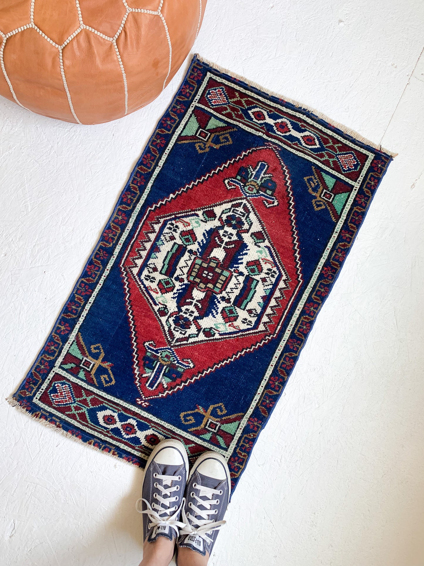 No. 567 - 1.7' x 3.0' Vintage Turkish Mini Rug