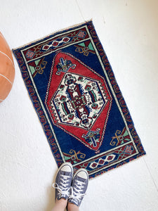 No. 567 - 1.7' x 3.0' Vintage Turkish Mini Rug