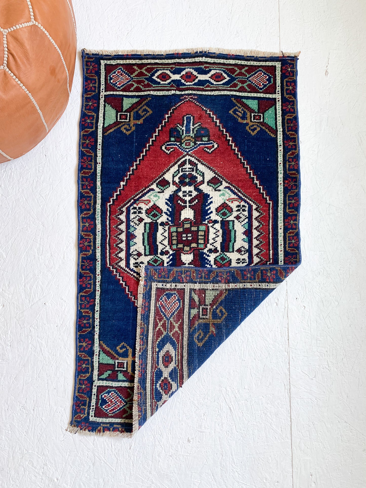 No. 567 - 1.7' x 3.0' Vintage Turkish Mini Rug