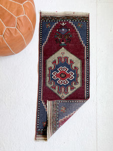 No. 569 - 1.3' x 3.4' Vintage Turkish Mini Rug