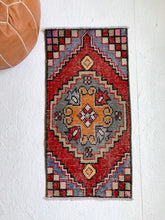 Load image into Gallery viewer, No. 570 - 1.4&#39; x 2.9&#39; Vintage Turkish Mini Rug
