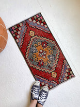 Load image into Gallery viewer, No. 570 - 1.4&#39; x 2.9&#39; Vintage Turkish Mini Rug

