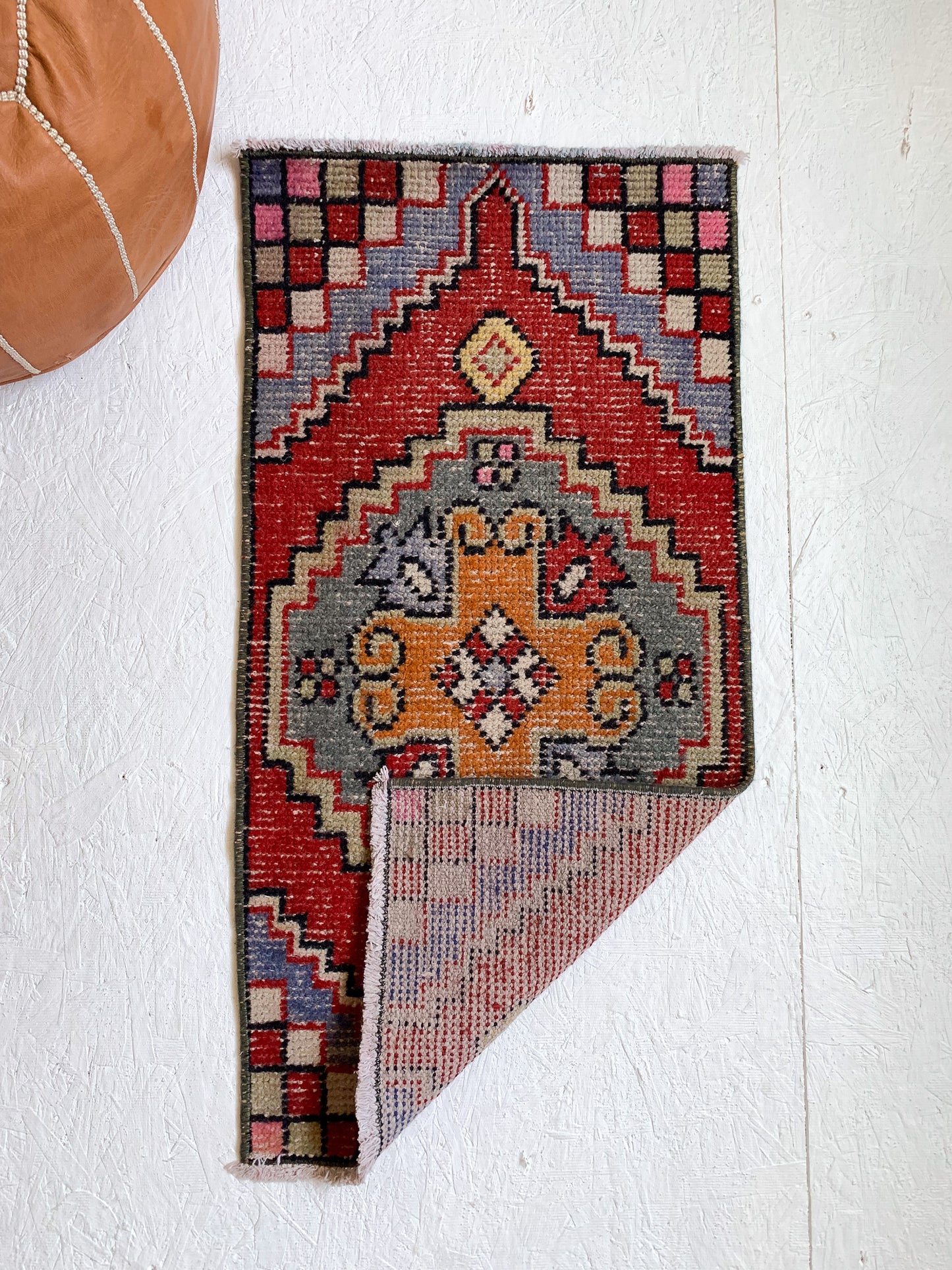 No. 570 - 1.4' x 2.9' Vintage Turkish Mini Rug