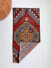 Load image into Gallery viewer, No. 570 - 1.4&#39; x 2.9&#39; Vintage Turkish Mini Rug
