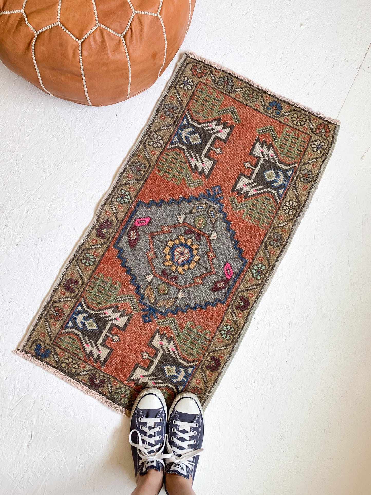 No. 571 - 1.7' x 3.2' Vintage Turkish Mini Rug