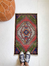Load image into Gallery viewer, No. 573 - 1.6&#39; x 2.9&#39; Vintage Turkish Mini Rug
