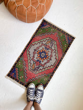 Load image into Gallery viewer, No. 573 - 1.6&#39; x 2.9&#39; Vintage Turkish Mini Rug
