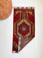 Load image into Gallery viewer, No. 574 - 1.6&#39; x 3.4&#39; Vintage Turkish Mini Rug
