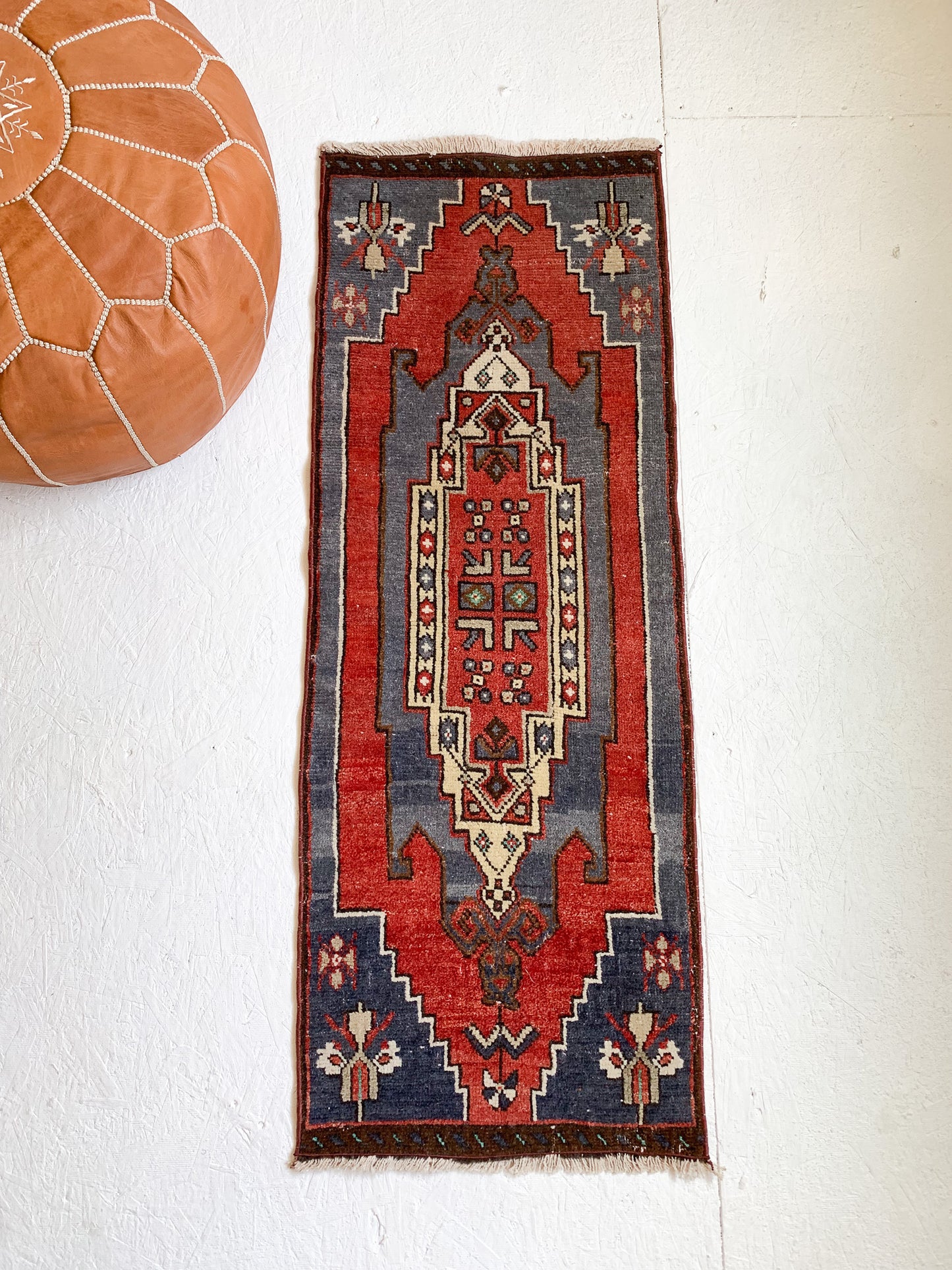 No. 576 - 1.5' x 4.1' Vintage Turkish Mini Rug