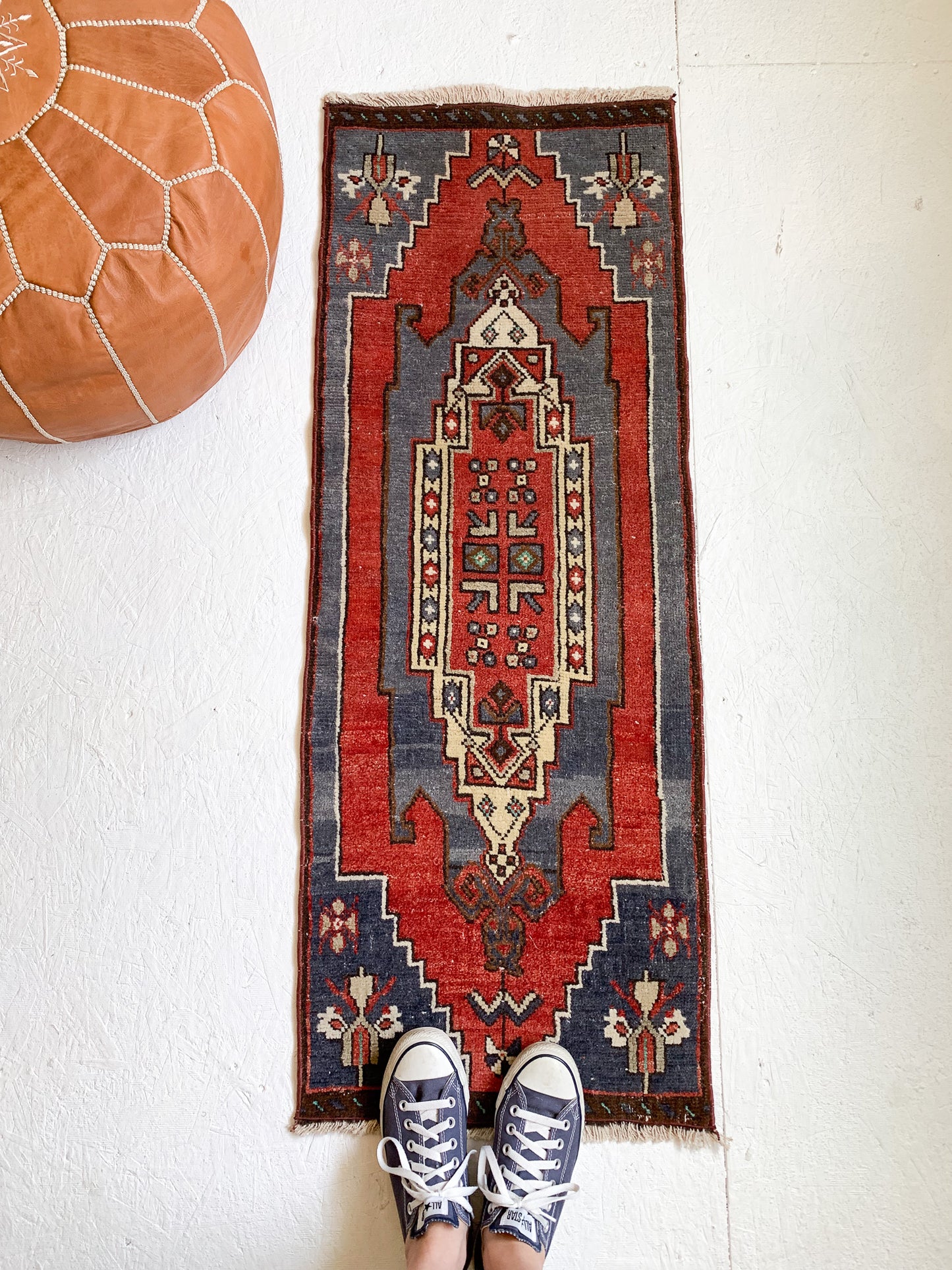 No. 576 - 1.5' x 4.1' Vintage Turkish Mini Rug