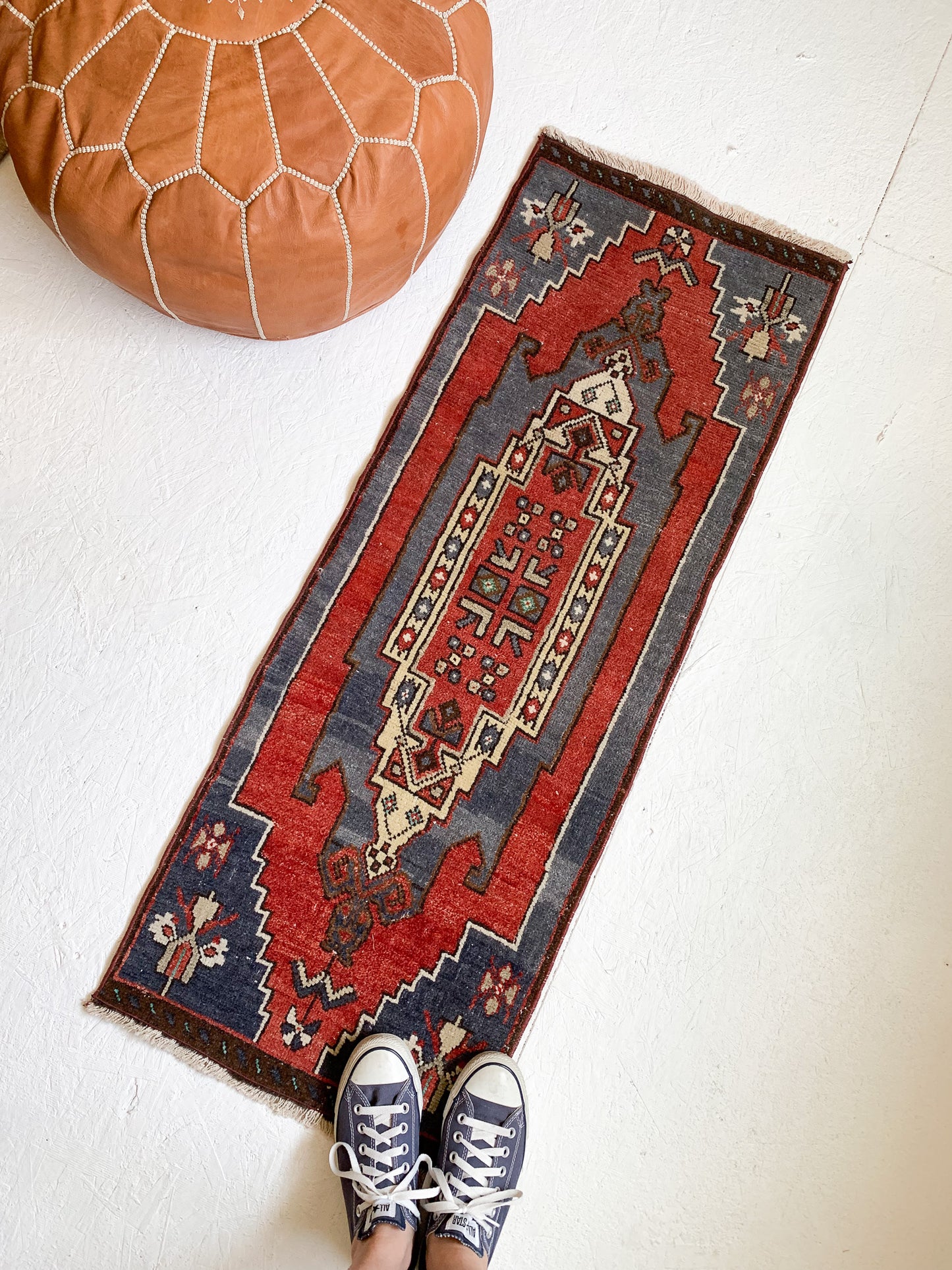 No. 576 - 1.5' x 4.1' Vintage Turkish Mini Rug