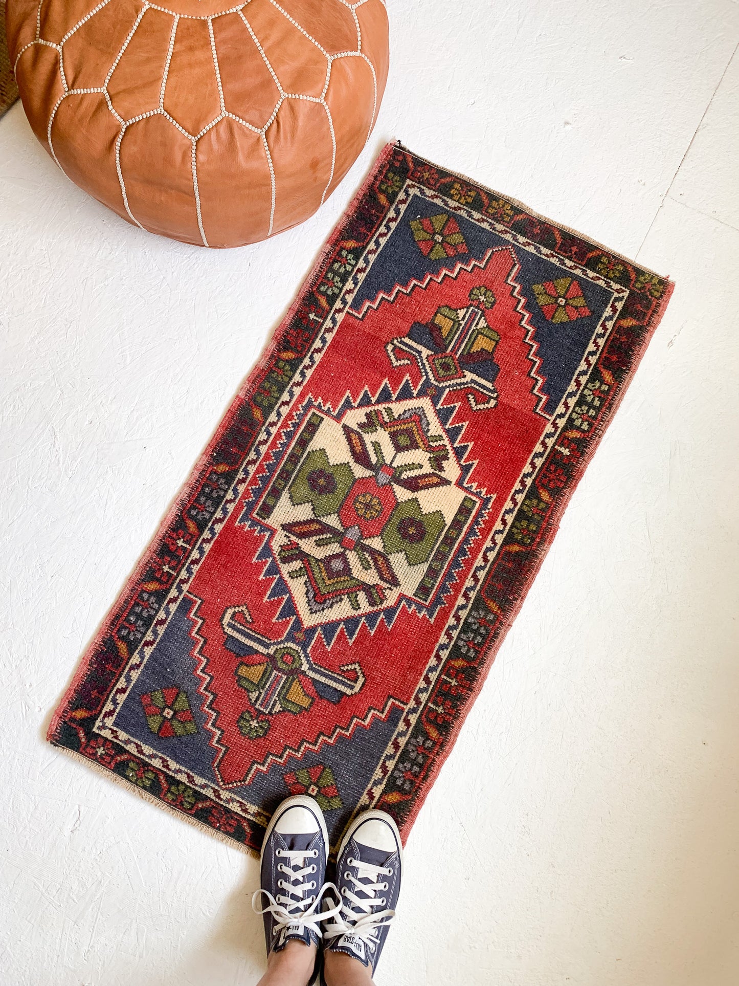 No. 577 - 1.8' x 3.7' Vintage Turkish Mini Rug