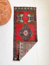 Load image into Gallery viewer, No. 578 - 1.6&#39; x 3.7&#39; Vintage Turkish Mini Rug
