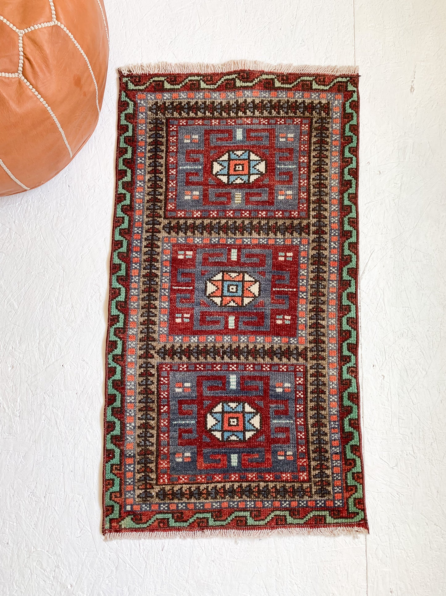 No. 579 - 1.6' x 3.0' Vintage Turkish Mini Rug