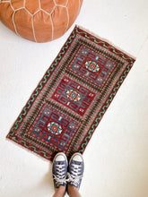 Load image into Gallery viewer, No. 579 - 1.6&#39; x 3.0&#39; Vintage Turkish Mini Rug

