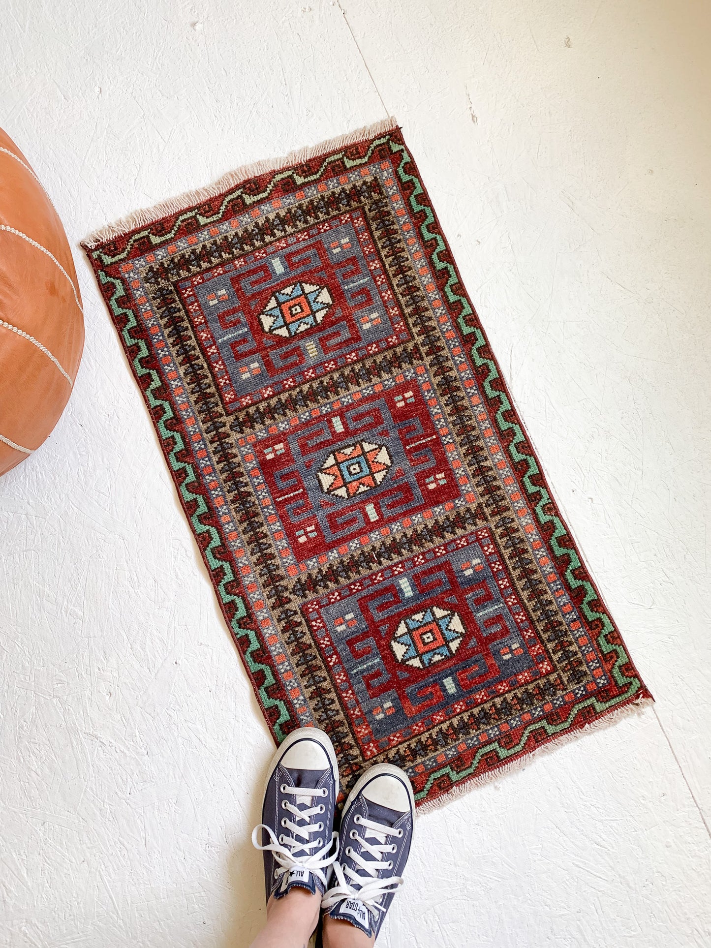 No. 579 - 1.6' x 3.0' Vintage Turkish Mini Rug