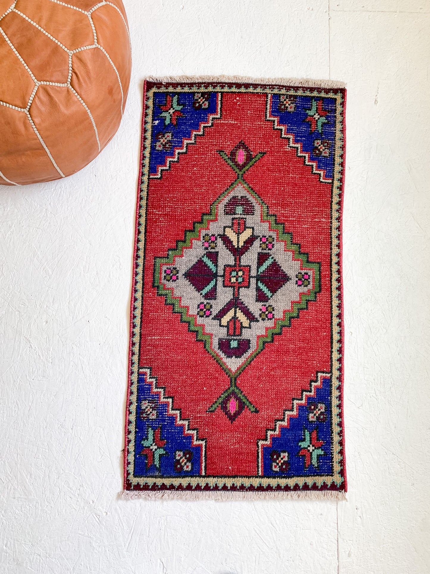 No. 582 - 1.6' x 3.3' Vintage Turkish Mini Rug