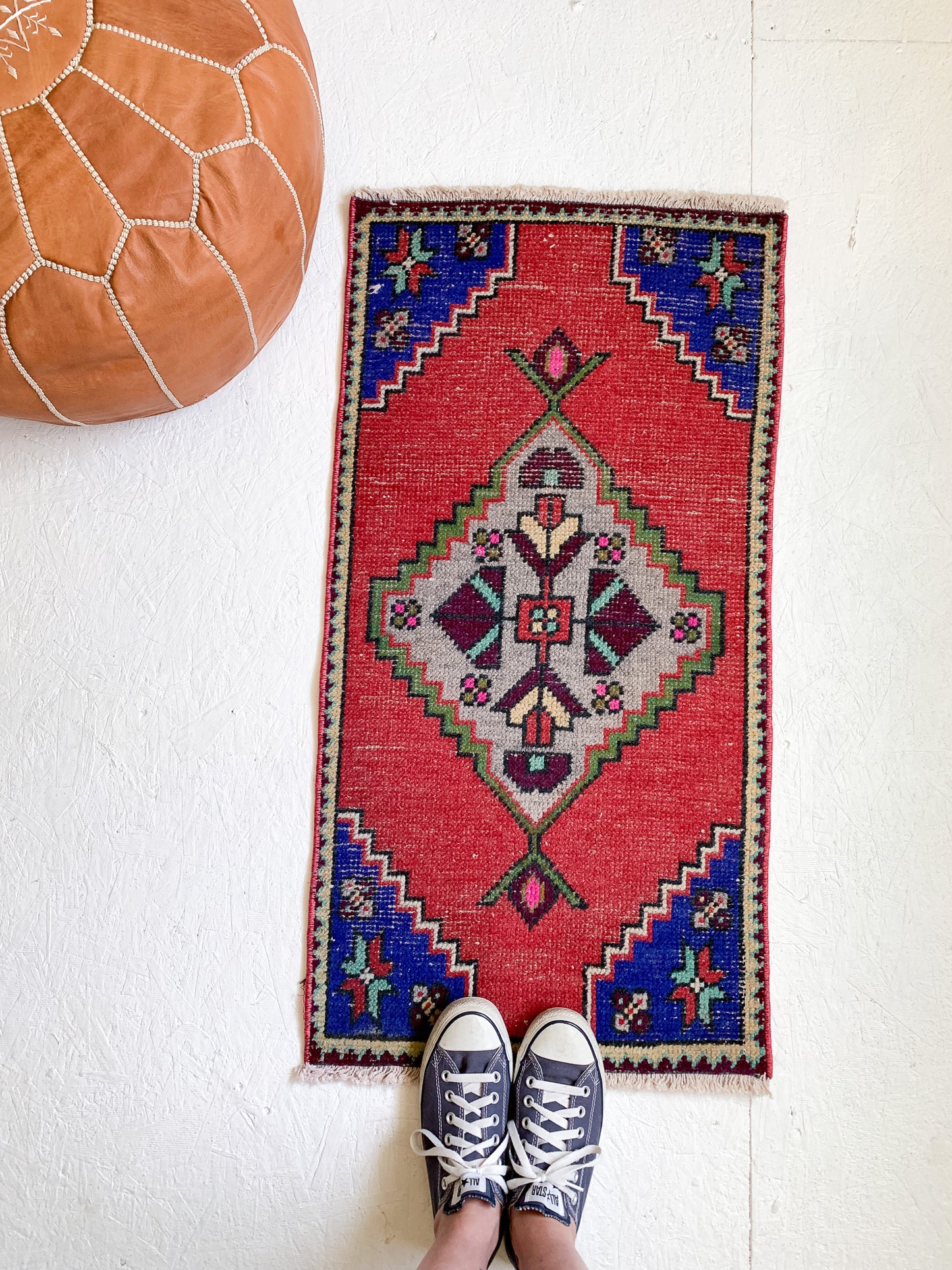 No. 582 - 1.6' x 3.3' Vintage Turkish Mini Rug