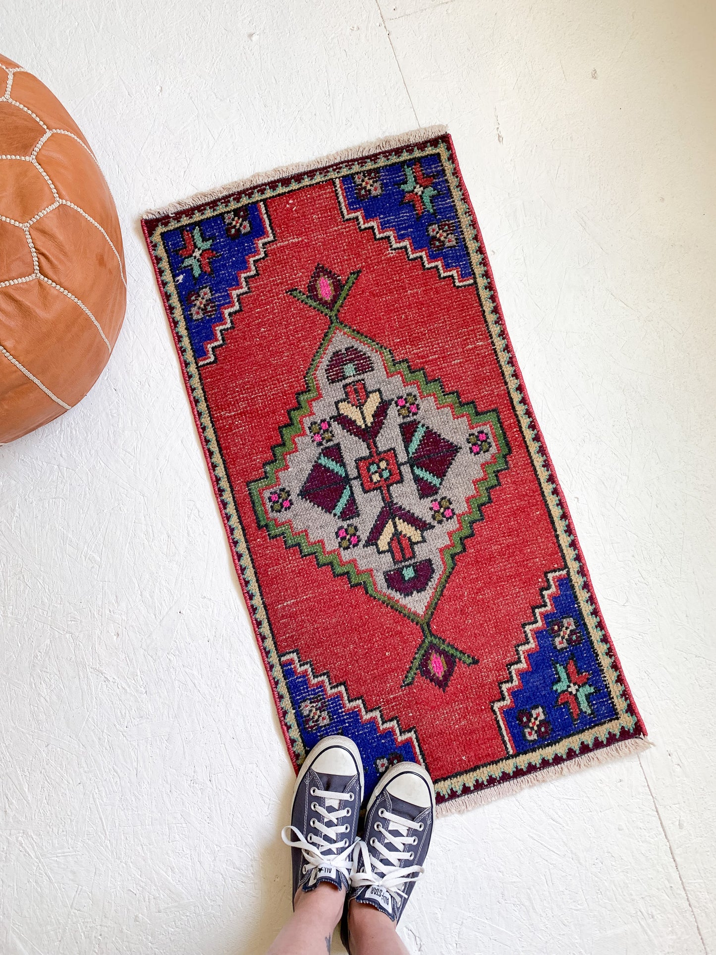 No. 582 - 1.6' x 3.3' Vintage Turkish Mini Rug